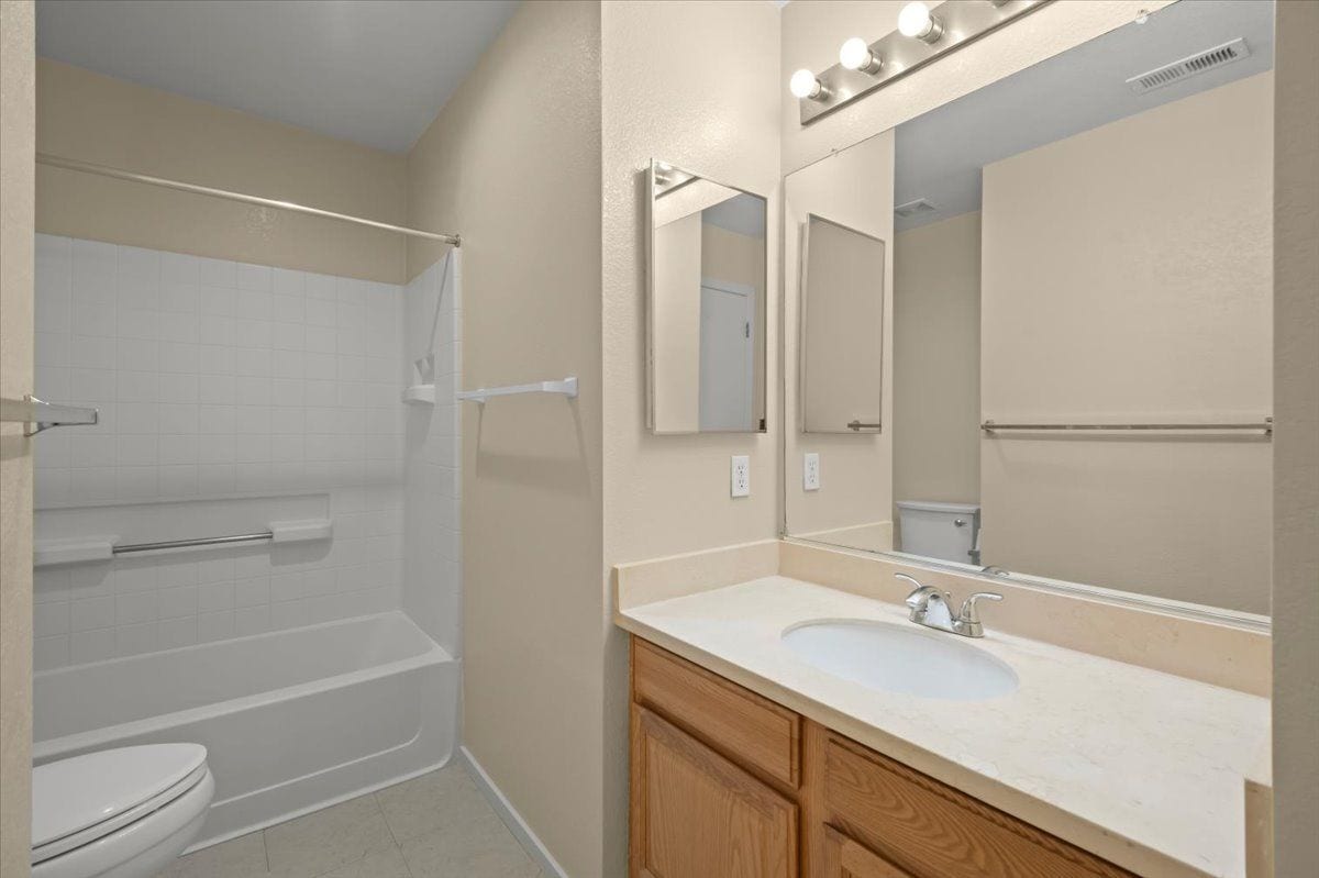 Building Photo - 38806 Litchfield Cir