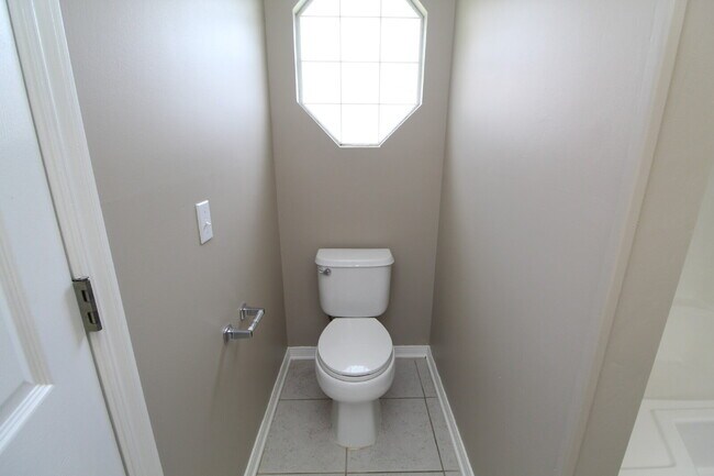 Building Photo - Beautiful Milton Home Near Whiting Field –...
