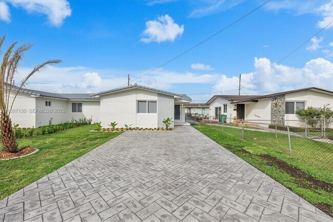 Building Photo - 3820 SW 92nd Ave