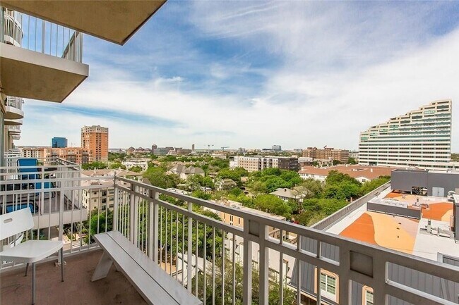 Building Photo - 3225 Turtle Creek Blvd Blvd