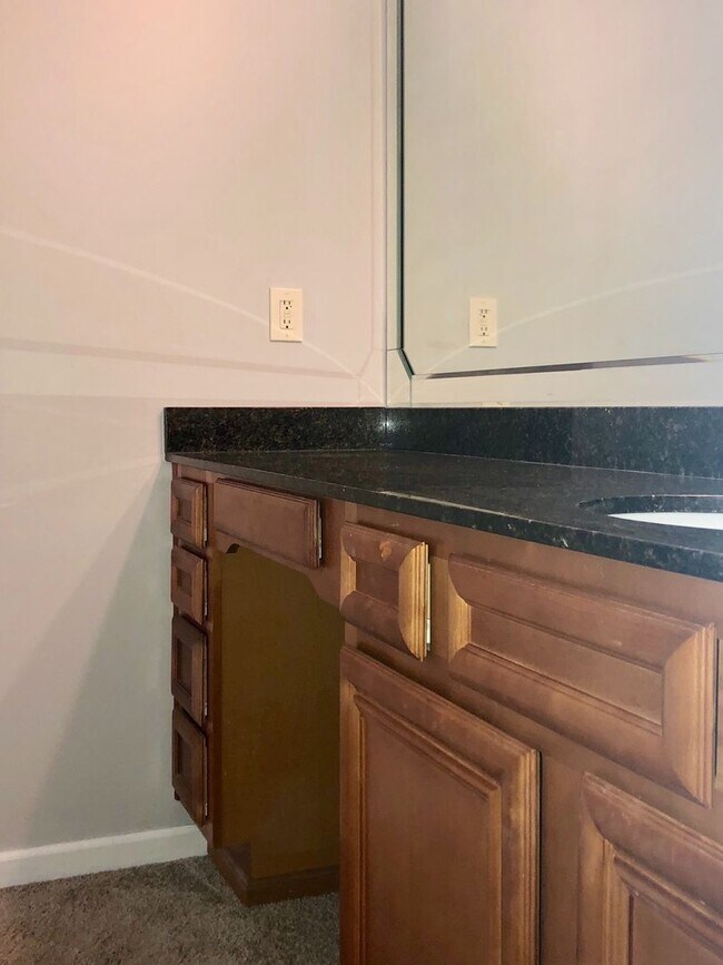 Building Photo - Very Spacious 2bd/2ba Condo in Brookhaven ...