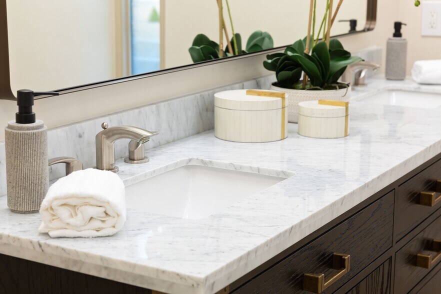 Master Bathroom - 2085 Caminito San Nicholas