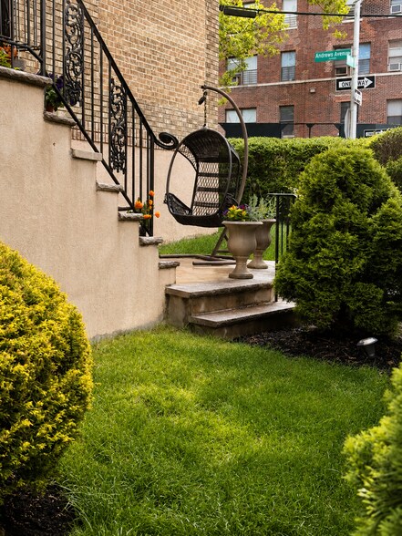 Building Photo - 121 W 179th St