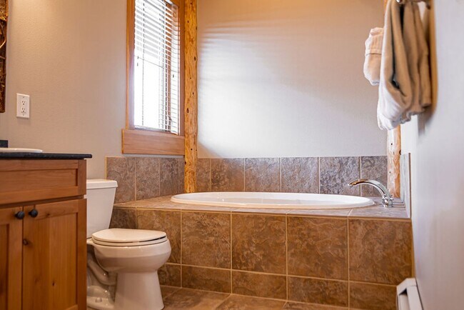 Building Photo - Immaculate Spanish Peaks Condo with Hot Tub & Pool Access