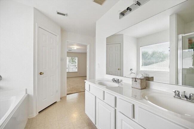 Building Photo - 15627 Haleys Landing Ln