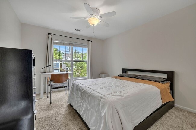 Building Photo - Spotless 3BR/2.5BA townhome minutes from West End, Downtown Nashville!