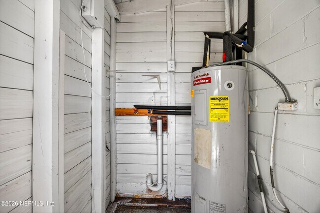 Building Photo - 2960 W 10th St