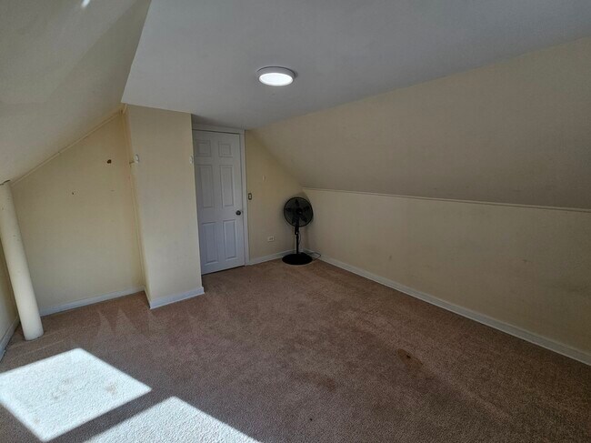 Building Photo - 1N670 River Dr