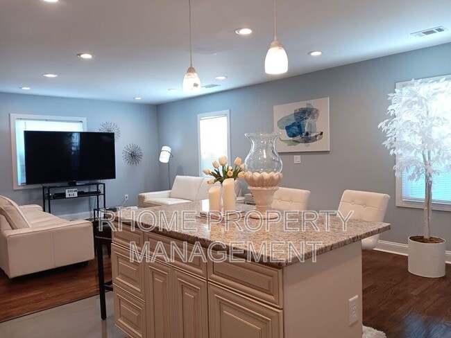 Building Photo - 1711 Candler Rd