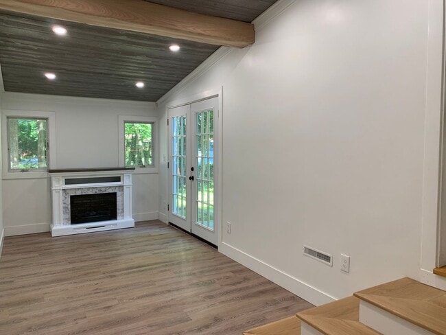 Building Photo - 3 Bed 1 Bath House Topsham