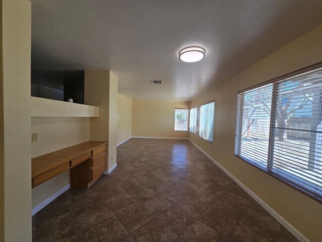 Building Photo - 1602 W Ave H4