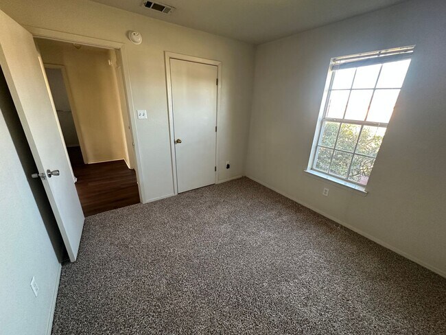 Building Photo - AVAILABLE NOW! - 2 WEEKS FREE!