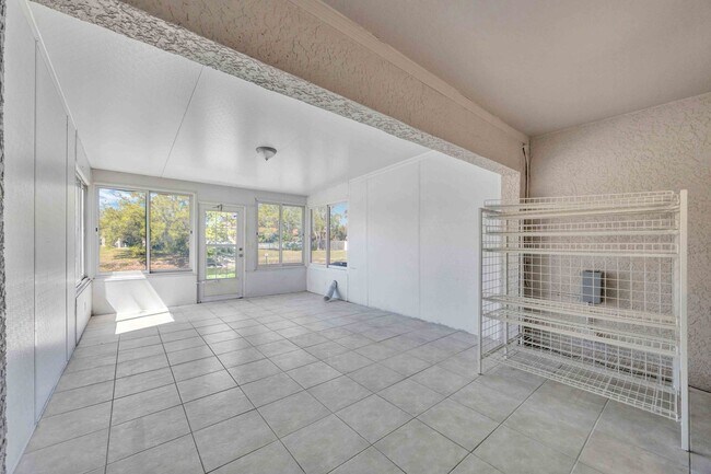 Building Photo - 2 Bedroom and 2.5 Bathroom Townhouse