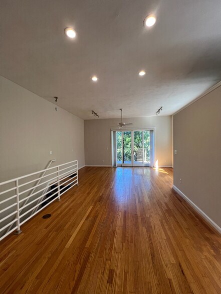 Building Photo - 2326 Upland Pl