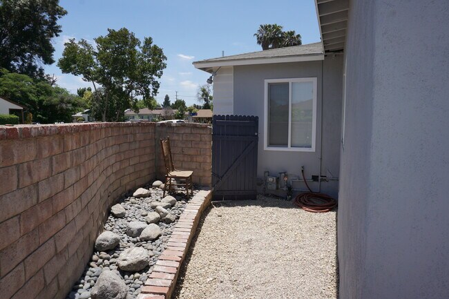 Building Photo - 7633 Enfield Ave