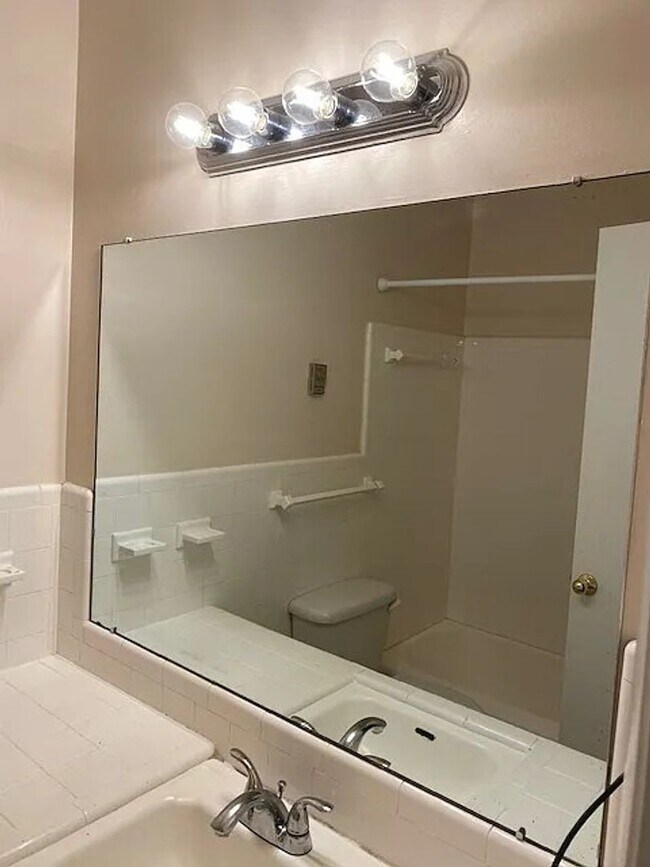 Building Photo - Cozy 1-Bedroom Apartment in the Heart of East Nashville