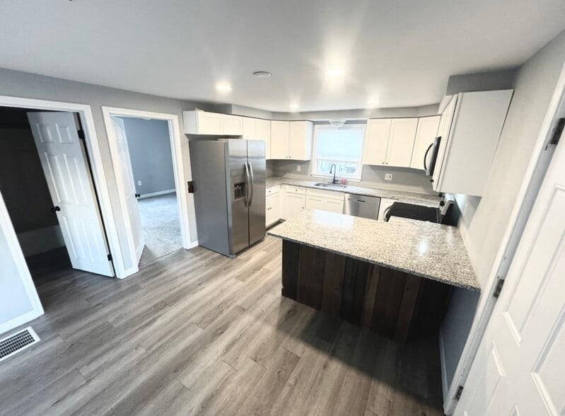 Brand New Kitchen! (Cabinets, Appliances, Granite Countertops!) - 1392 Candia Rd