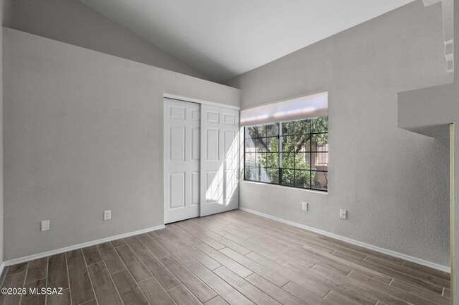Building Photo - 321 E Fieldcrest Ln