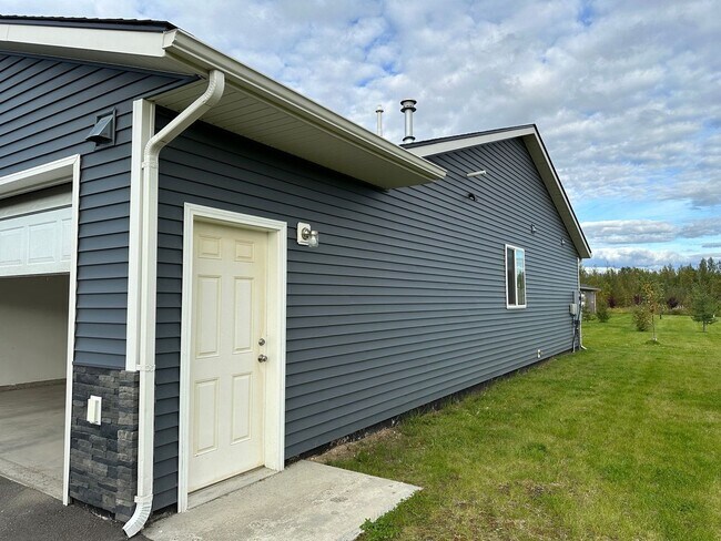 Building Photo - 1551 N Tinitun Cir