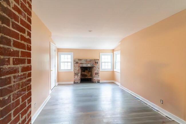 Building Photo - 104 Geissinger Ave