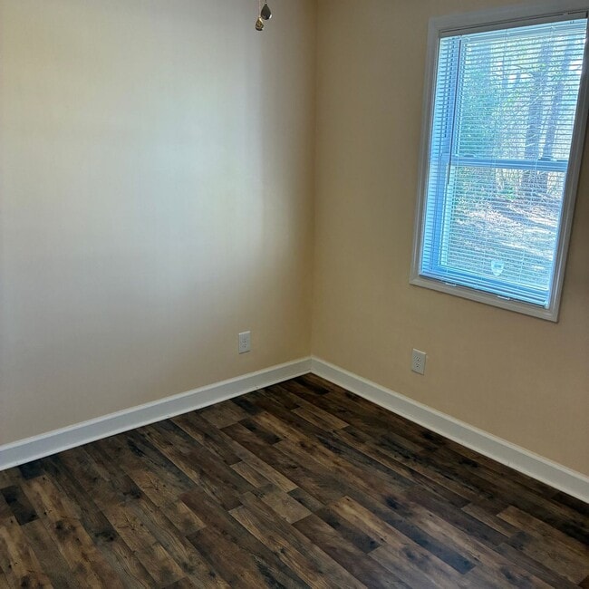 Building Photo - 4 Bedroom 3 Bath Home in Winnabow, NC