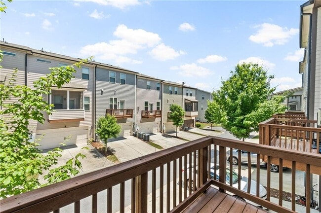 Building Photo - 4435 Donahue Ave