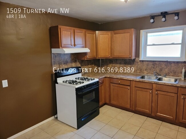 Building Photo - 1509 Turner Ave NW