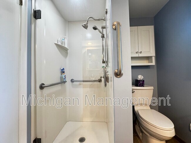 Building Photo - 42098 Banbury Rd