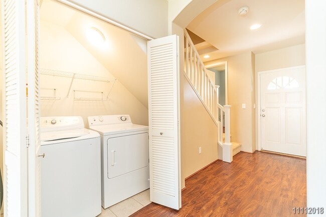 Building Photo - Fairways Edge, 3br/2.5ba w/yard (pets nego...