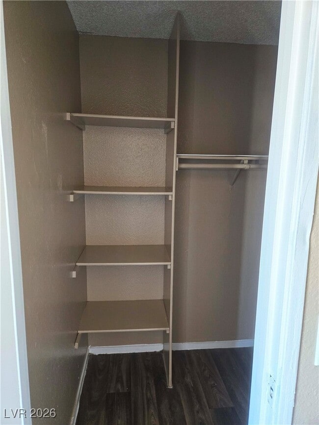 Building Photo - 305 N 10th St