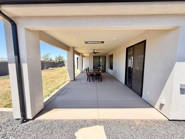 Building Photo - 3134 Blue Heron Dr
