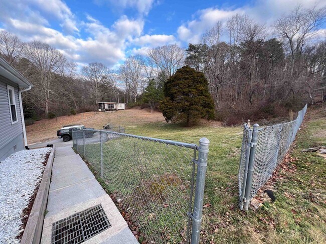 Building Photo - Charming Farragut Home with Large Fenced Yard and Wooded Access