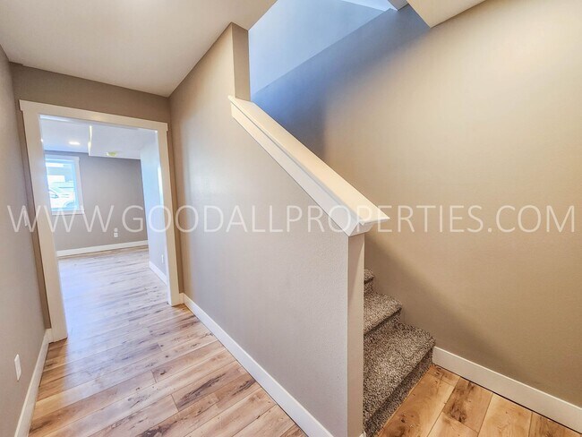 Building Photo - 6-Bedroom, 4-Bath Home in Waukee with Finished Basement & 3-Car Garage