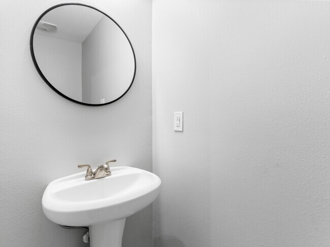 Building Photo - 1023 Santa Fe Ct