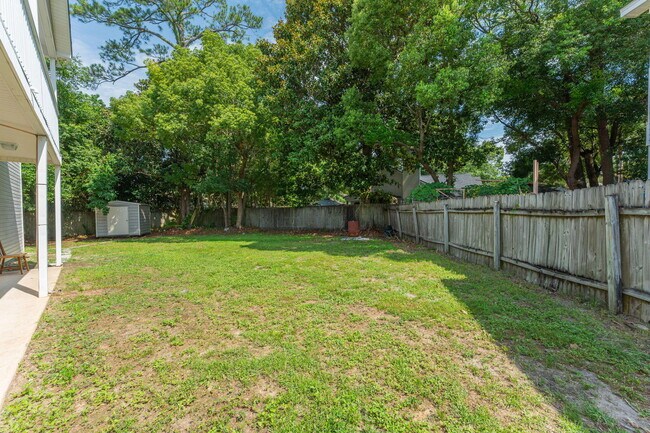 Building Photo - 17 Chatelaine Cir SE