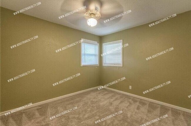 Building Photo - Adorable North Overland Park Home-Available in APRIL!!