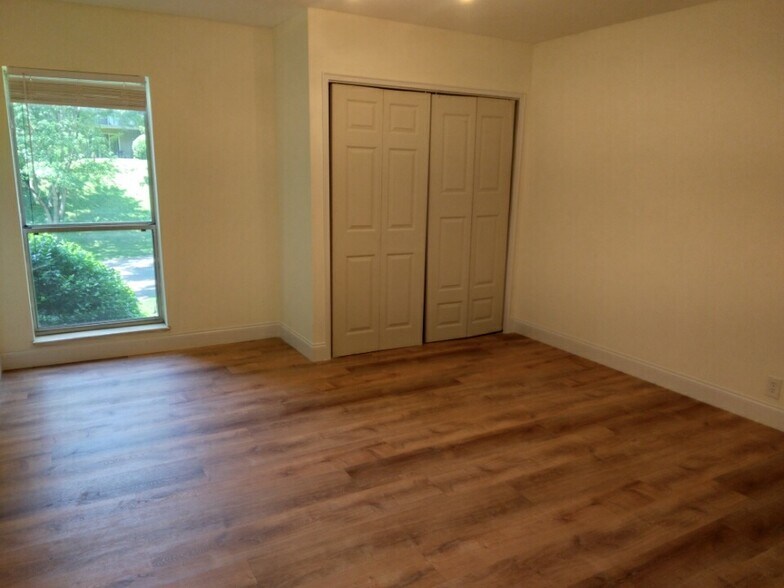 Building Photo - 439 Canberra Dr