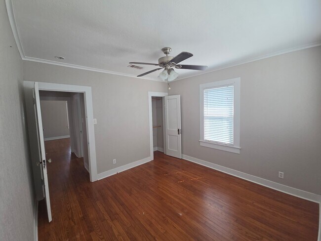 Building Photo - 5208 Bernardo De Galvez Ave