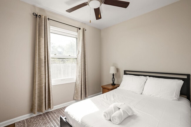 Building Photo - 2307 E 65th St