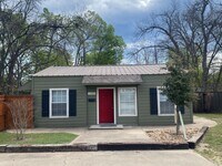 Building Photo - 2 BEDROOM