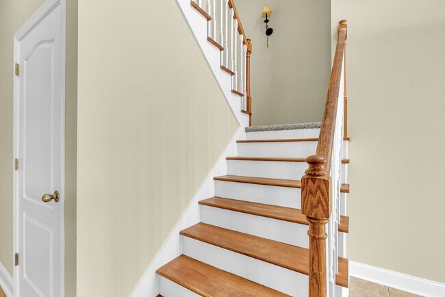 Building Photo - 4 Bedroom 2.5 Bathroom single family home ...