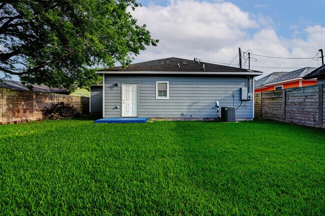 Building Photo - 7315 Palestine St