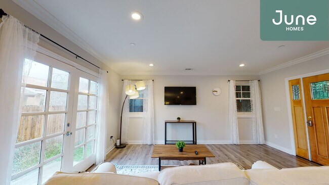 Building Photo - ROOM ONLY in 4-bed/3.0-bath Home