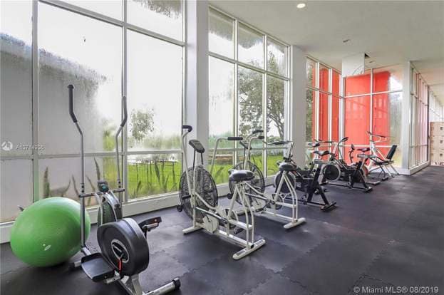Building Photo - 1351 NE Miami Gardens Dr