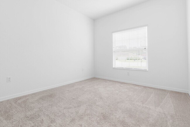 Building Photo - Home for rent on the lake !