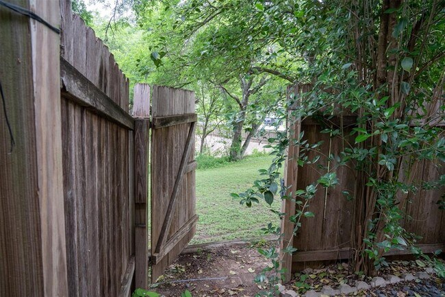 Building Photo - 11404 Walnut Ridge Dr
