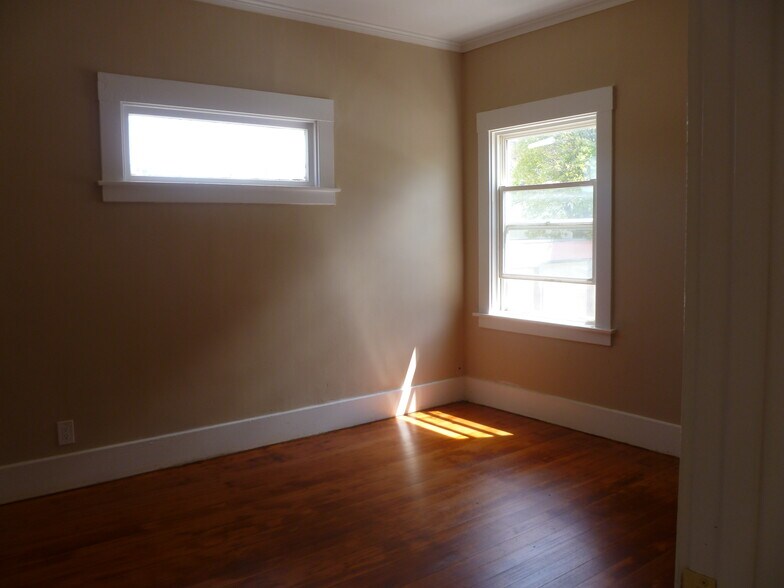 dedroom - 1012 Marin St