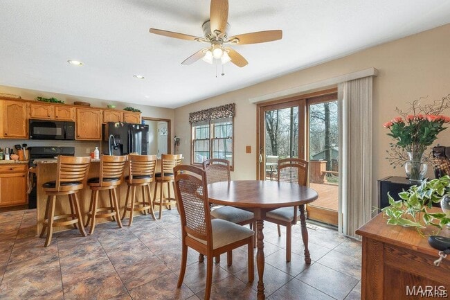 Building Photo - 2725 Timberline Dr