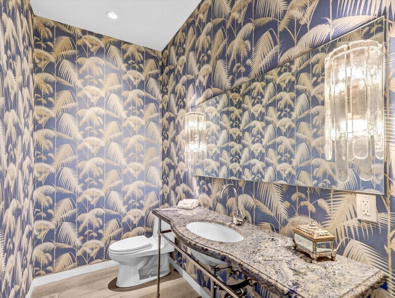 Building Photo - 1724 N Sierra Bonita Ave