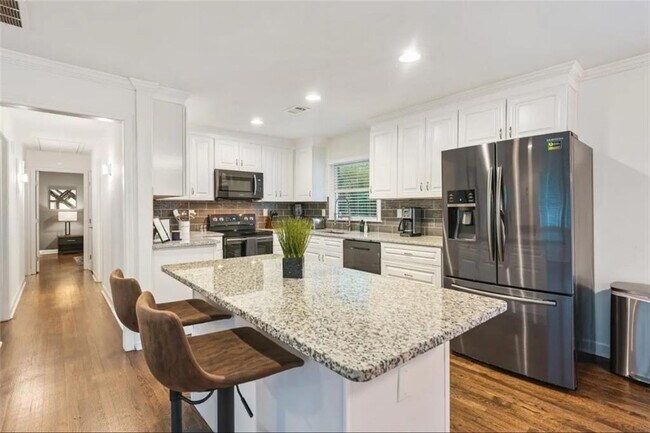 Building Photo - 4050 Washington Rd